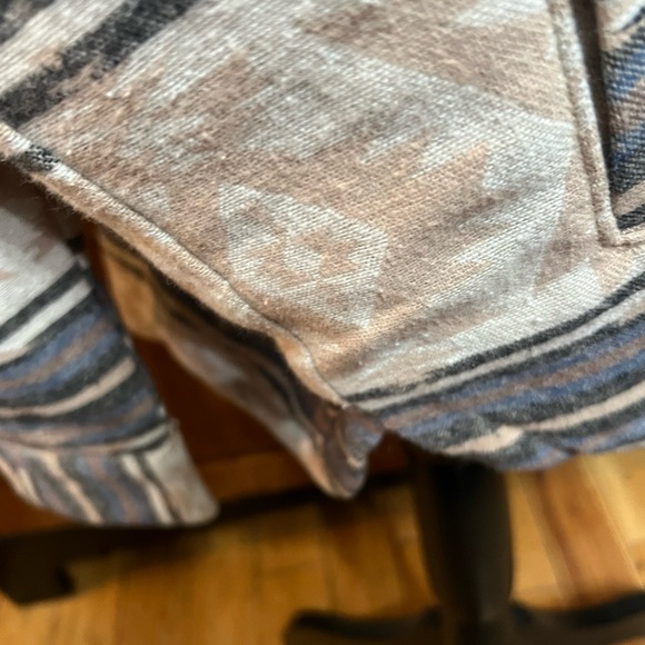 Wrangler Retro Tan and Gray Patterned Women’s Shacket Jacket - Picture 7 of 10